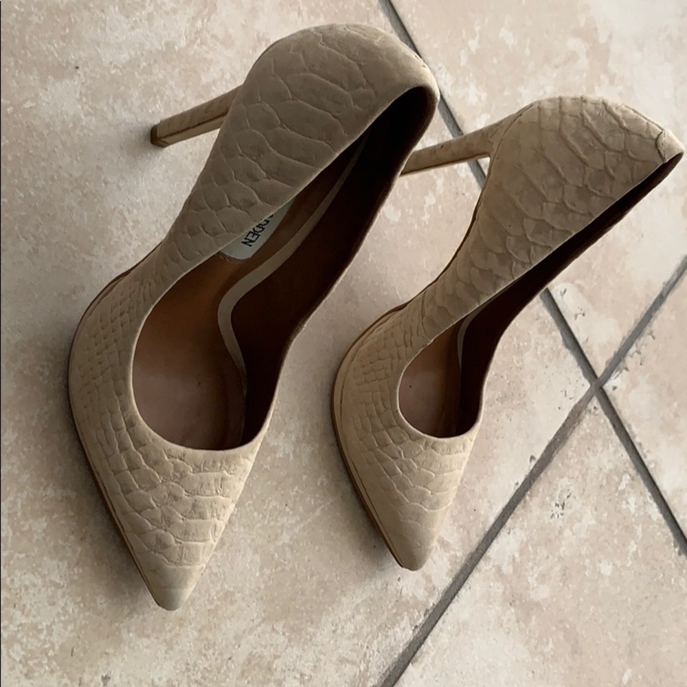 Steve Madden pumps